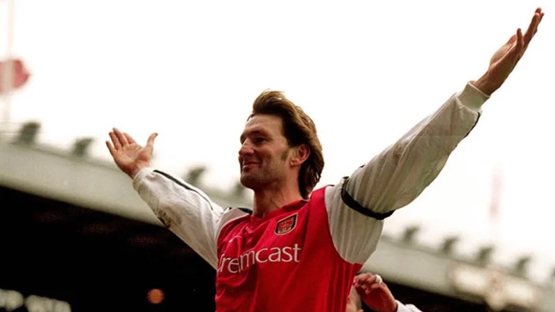Tương tự Tony Adams của Arsenal cũng vậy