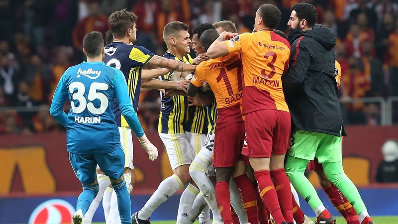Còn trận đấu giữa Derby Istanbul như một cuộc chiến thực sự