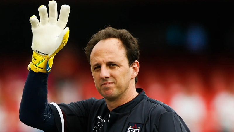 Rogerio Ceni chính là thủ môn ghi bàn nhiều nhất trong lịch sử bóng đá