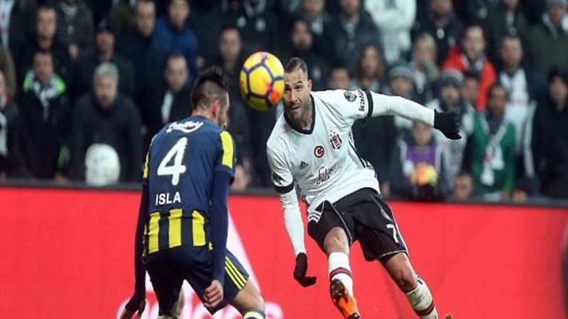 Kiểu sút bóng này có xuất phát từ bóng đá Brazil và Bồ Đào Nha