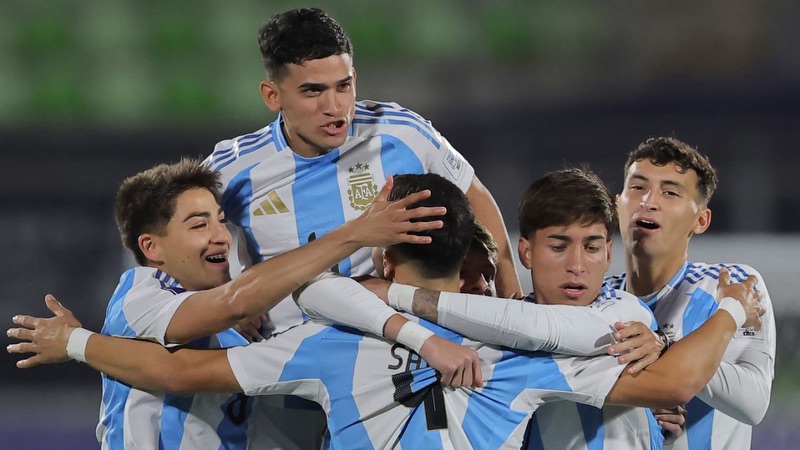Argentina chắc chắn vẫn mạnh hơn dù cho có nhiều cầu thủ trẻ