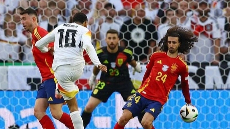 Và cả những trường hợp chạm tay nhưng không bị coi là lỗi