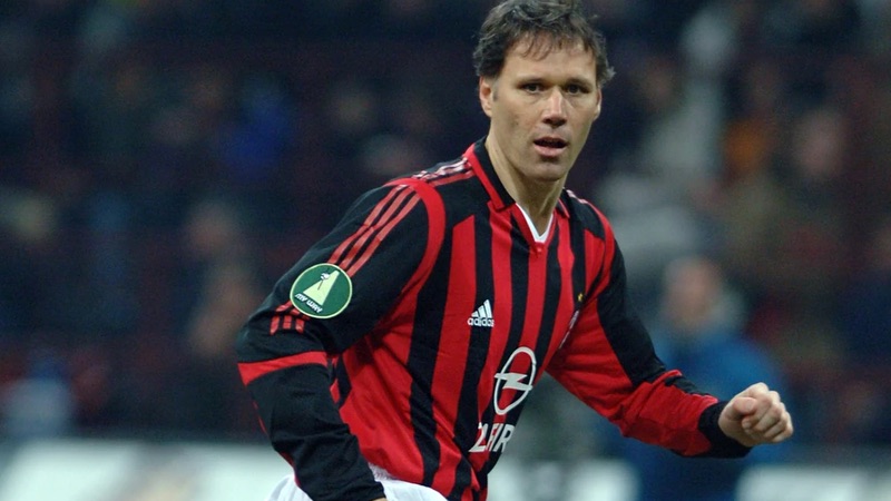 Marco van Basten cũng xứng đáng được coi là tiền đạo AC Milan huyền thoại